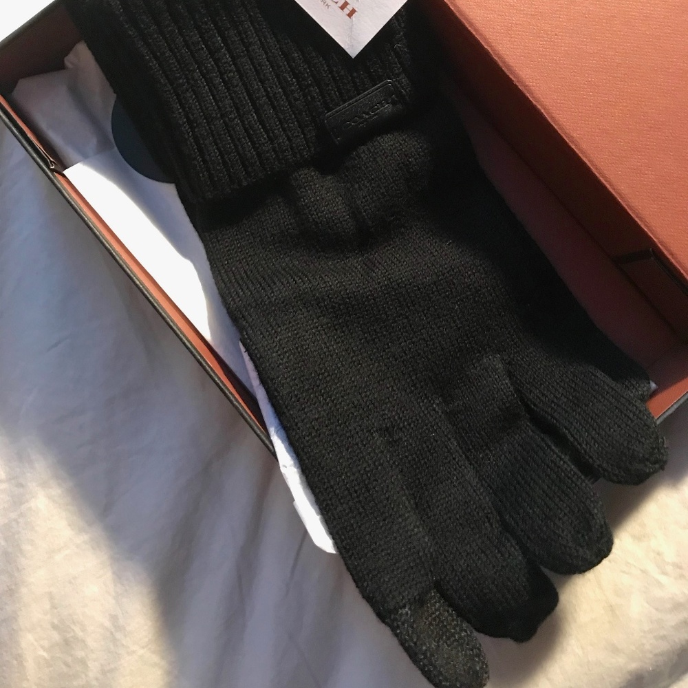 Coach Knit Tech Gloves Black TAKING OFFERS